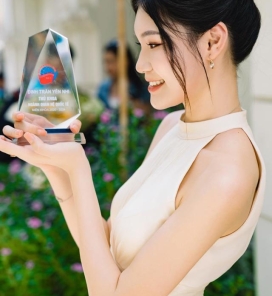 ĐINH TRẦN YẾN NHI